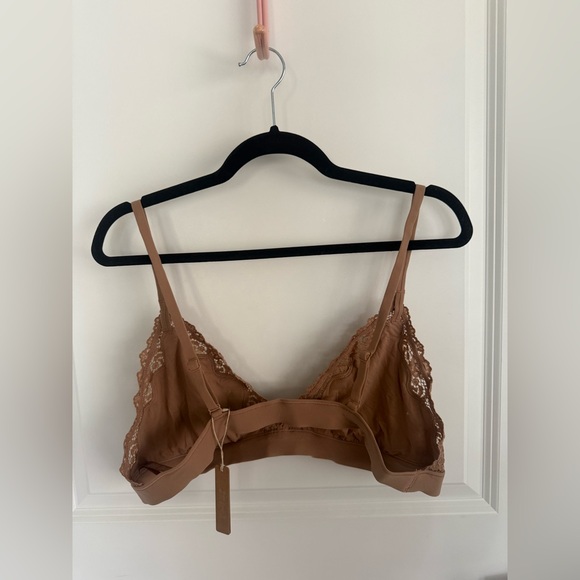 SKIMS Fits Everybody Lace Triangle Bralette SIENNA - Picture 4 of 5